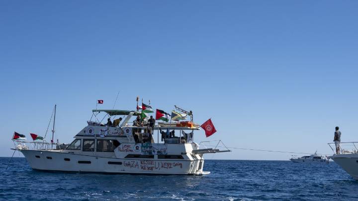 Israel pide a la flotilla de Greta Thunberg que cambie de rumbo mientras la tripulación insiste en entrar a una zona de alto riesgo