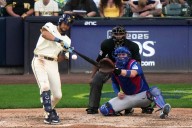 Brewers cruise past Cubs to open NLDS