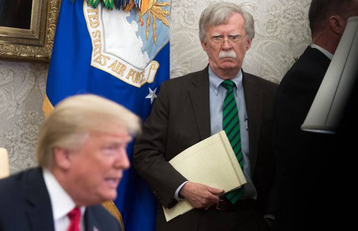 John Bolton se entrega a la justicia estadounidense tras ser acusado de mal manejo de información clasificada
