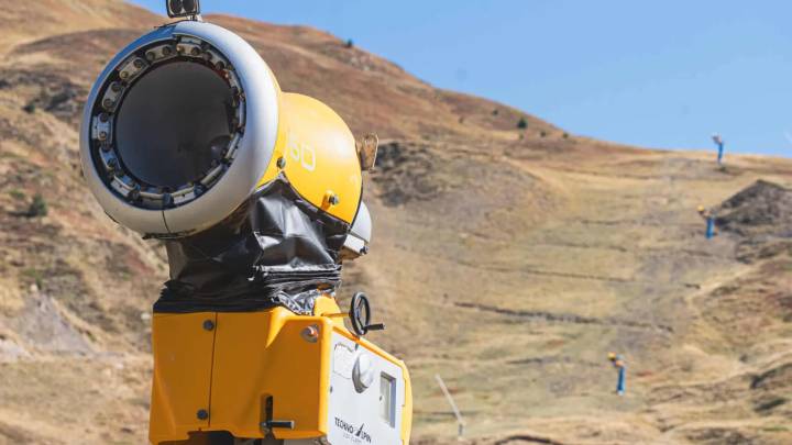 Las estaciones avanzan en el plan para garantizar nieve y mejorar remontes