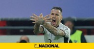 El ex del Barça Rey Manaj se expone a una sanción de 10 partidos por representar el águila bicéfala