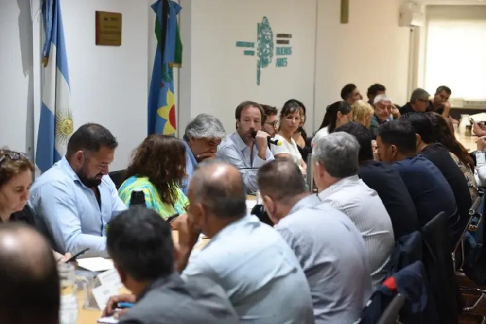 Piden que Axel Kicillof reabra la paritaria salarial