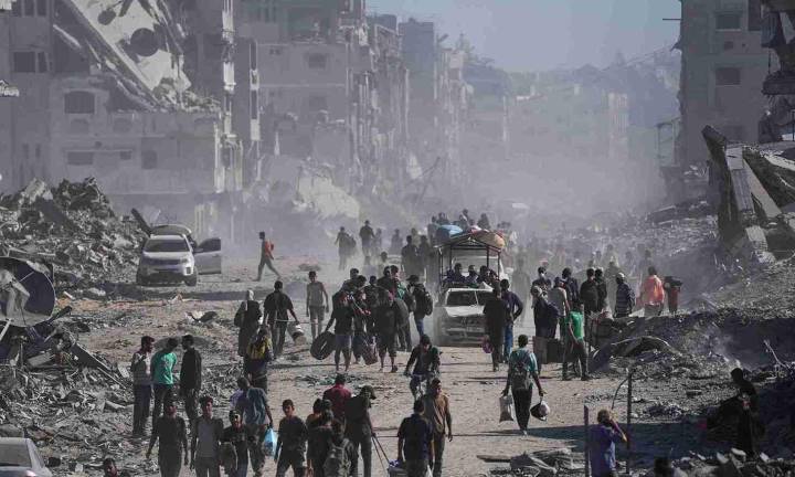 As Gaza truce holds, Palestinians start returning; Israeli survivors deal with a dilemma