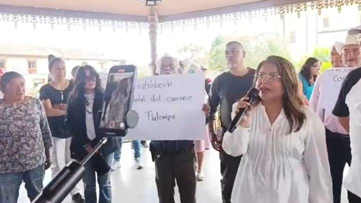 Protestan en Zacatlán porque alcaldesa rindió su informe en acto privado