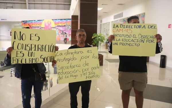 Exigen atención del Estado en protestas frente al Pueblito Mexicano