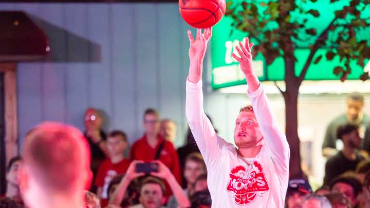 Indiana basketball's top shooters compete in 3-point contest at Hoosier Hoops event