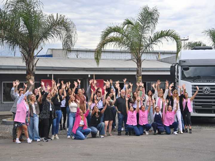 Con una original campaña, Volkswagen Camiones y Buses se sumó a Octubre Rosa