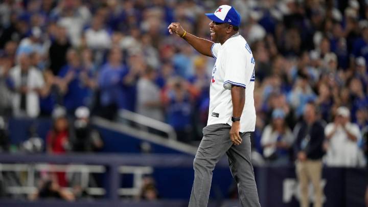 Joe Carter wears Blue Jays' home run jacket after throwing first pitch at World Series Game 2