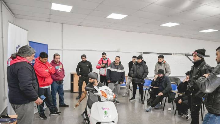 Córdoba: impulsan capacitaciones para repartidores de aplicaciones