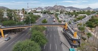 Puente peatonal del bulevar Luis Encinas divide opiniones entre jóvenes de la Universidad de Sonora