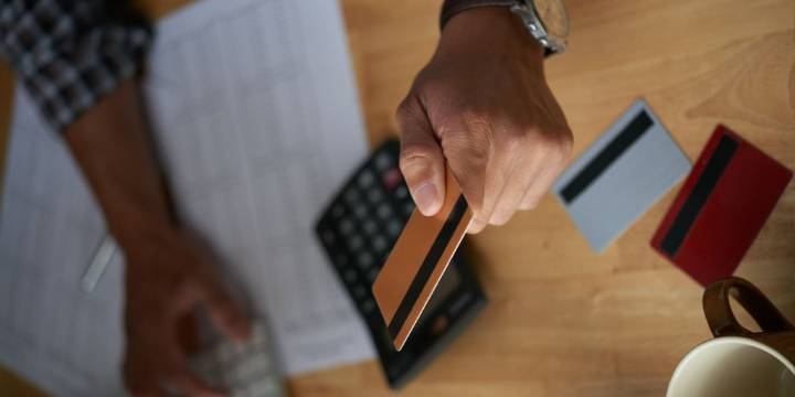 Los tres efectos que tiene no pagar la tarjeta de crédito, según Equifax