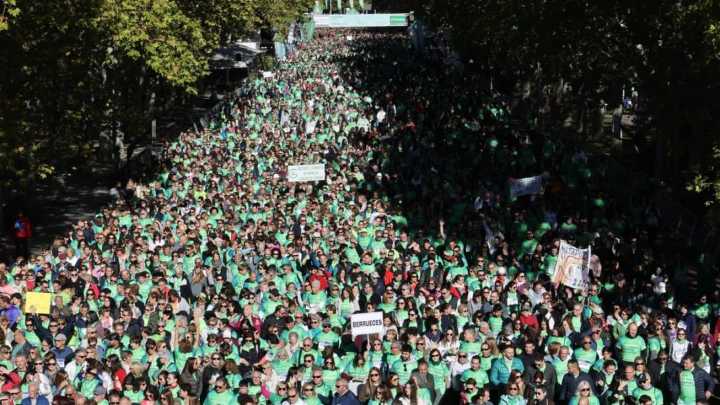Histórica marcha contra el Cáncer en Valladolid: 53.122 personas tiñen de verde la ciudad en favor de la investigación