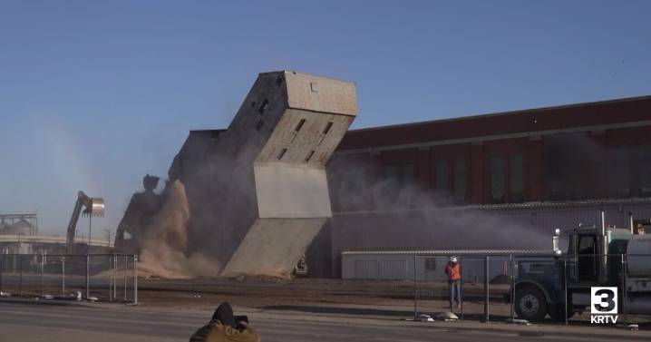 Havre grain elevators demolished, marking the end of a historic era