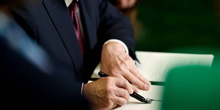 Furloughed federal workers may lose back pay