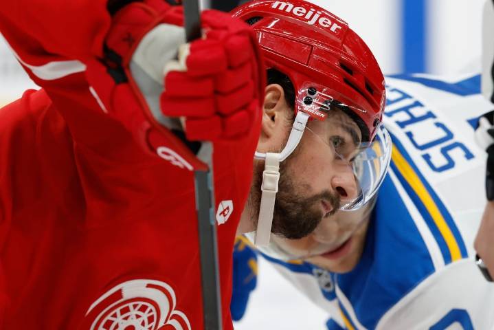 Deadspin | Red Wings aim to prolong Kings' home struggles