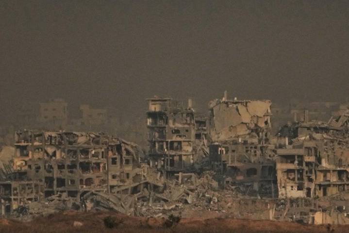 Israel and Hamas will exchange hostages and prisoners after agreeing to 1st phase of Gaza peace plan