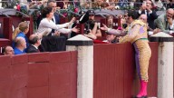Morante le dedica a Ayuso uno de los últimos toros de su carrera: "Es usted una valiente"