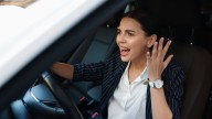 Esto es lo que dice la DGT sobre las nuevas multas por discutir o darte un beso mientras conduces