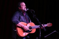 Country music singer posts big update on his stage 4 cancer fight