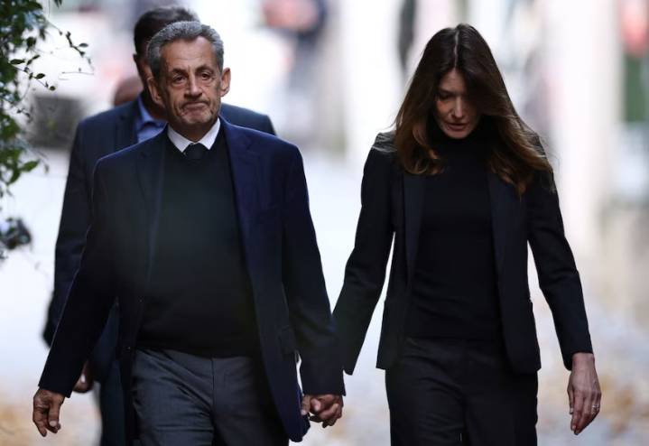 El ex presidente francés Nicolas Sarkozy ingresó a la cárcel para cumplir una condena de cinco años