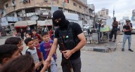 Liberación de rehenes de Hamás y alto el fuego en Gaza, EN VIVO | viaje de Donald Trump a Israel, firma de la paz en Egipto y más noticias