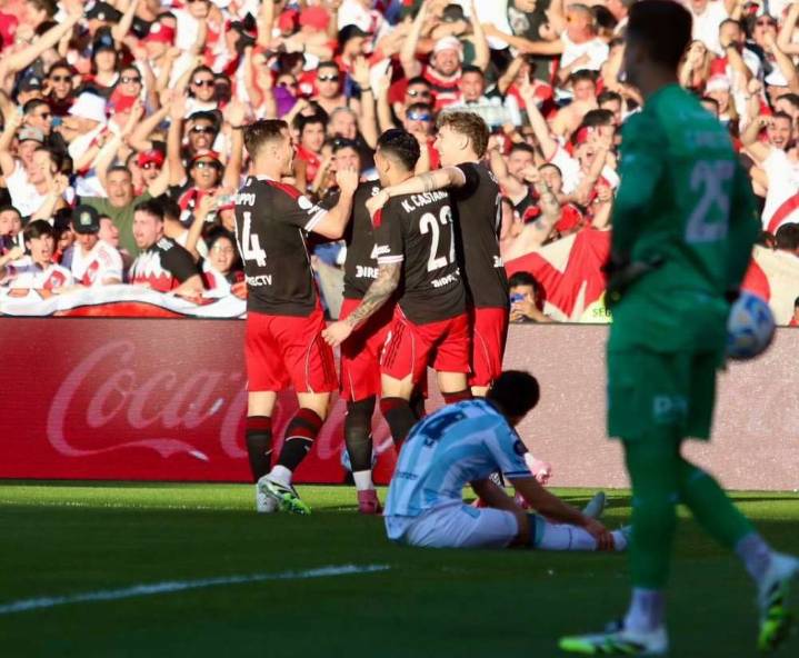 Copa Argentina: con gol de Salas, River eliminó a Racing y avanzó a semifinales