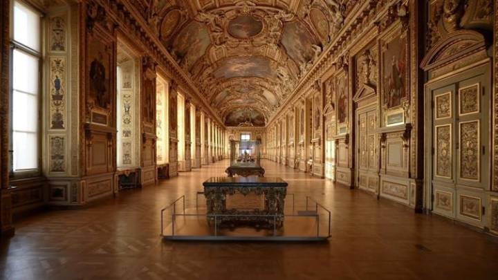 Arrestaron a 5 vinculados con robo en el Louvre; suman 7 detenidos
