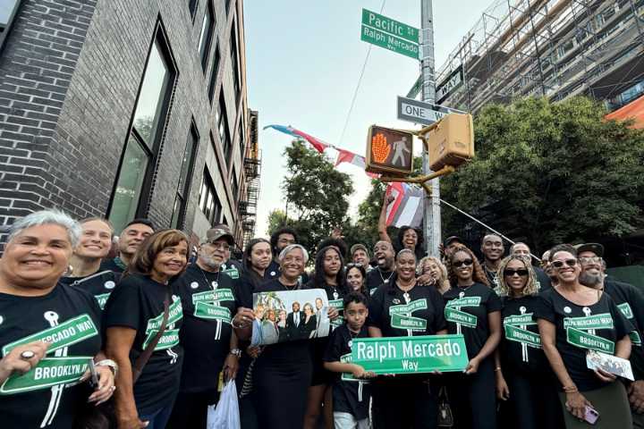 Nombran una calle en Nueva York en honor al productor y promotor musical Ralph Mercado
