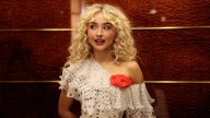 Sabrina Carpenter channels Carrie Bradshaw in hilarious ‘SNL' teaser