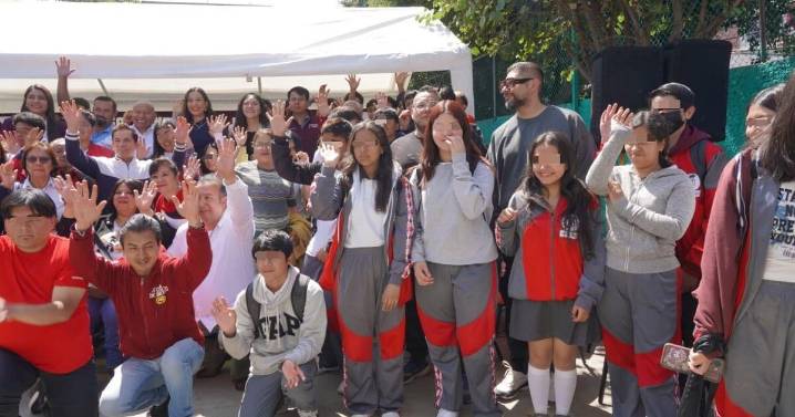 Entrega de 50 nuevas bancas en la Preceptoría Juvenil de Tlalnepantla mejora espacio educativo
