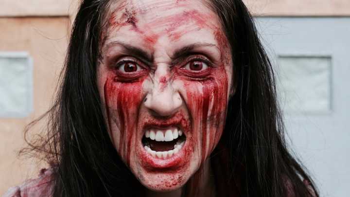 Las advertencias de la OCU para vestir y maquillar a los niños en Halloween: cuidado con la sangre falsa