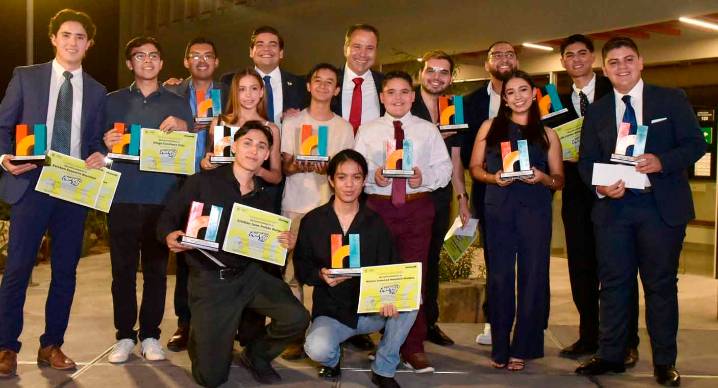 Destaca ‘Toño’ Astiazarán a jóvenes talentosos de Hermosillo con Premio Municipal de la Juventud 2025