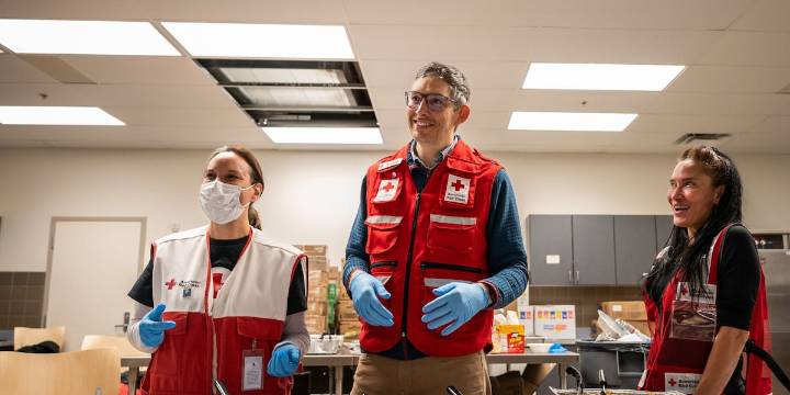 Hawaii volunteers fly to Alaska to aid residents following Typhoon Halong