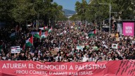 Un grupo minoritario de manifestantes ataca locales de marcas internacionales en Barcelona durante la manifestación por Palestina