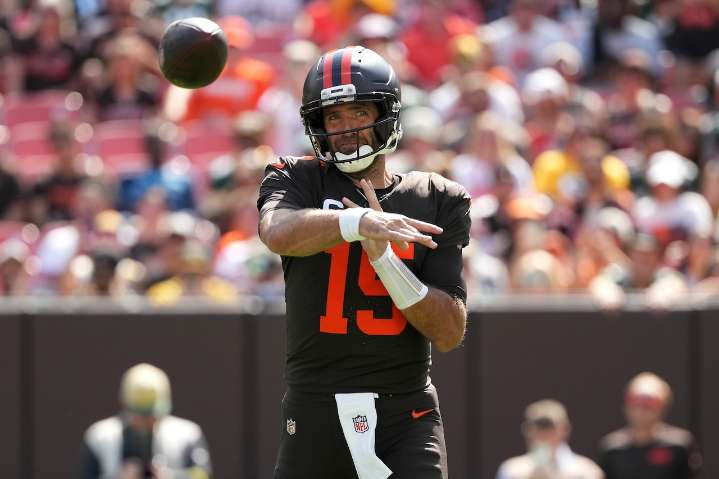 Report: Browns trading veteran QB week after benching him