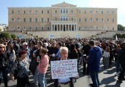 Grecia, por el camino inverso a España: aprueba elevar la jornada a 13 horas diarias