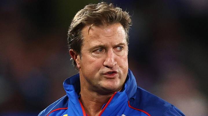 Western Bulldogs coach Luke Beveridge targeted in alleged $100k extortion threat