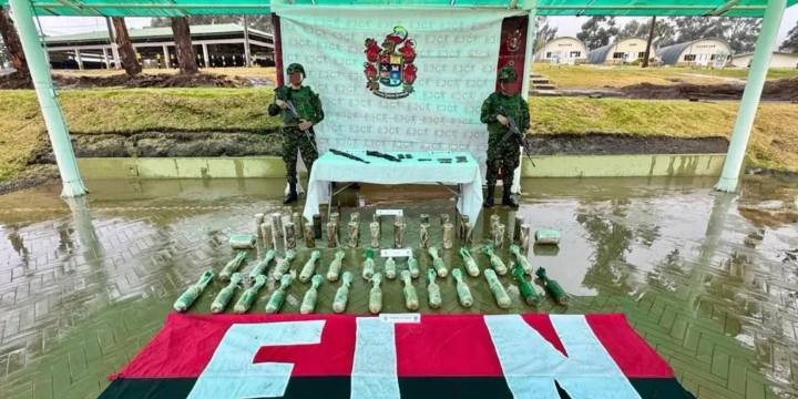 Operativo en Nariño: incautan armas y drogas del ELN y capturan a dos presuntos integrantes