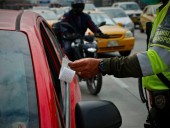 Los 5 documentos obligatorios para conducir en Colombia 2025: ¿Físicos o virtuales? Le explicamos