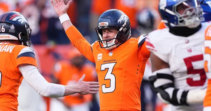 Broncos stun Giants 33-32 with last-second field goal after getting shut out for three quarters