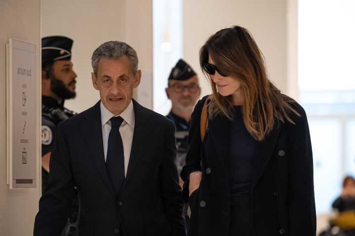 Expresidente francés Sarkozy comienza a cumplir una condena de cinco años de prisión