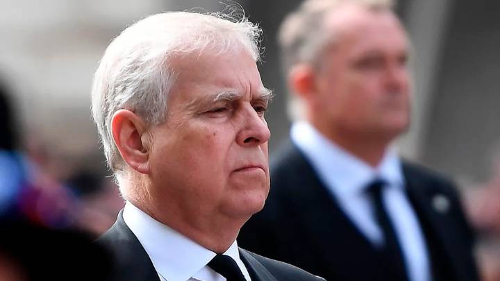 Andrés renunció a su título y ya no es más duque de York