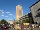 La misteriosa muerte del embajador de Sudáfrica en Francia al caer desde un piso 22: ¿Suicidio o asesinato?