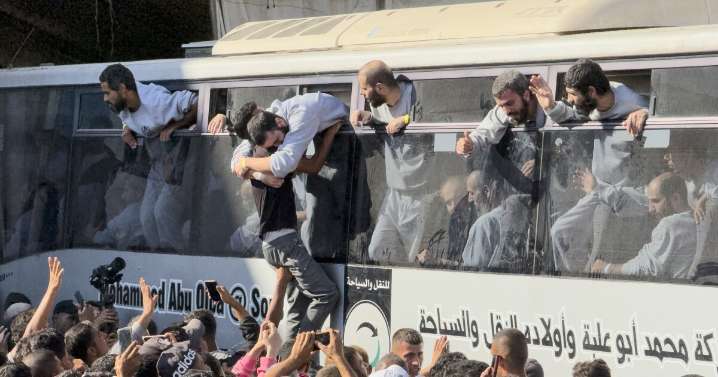 Photos: Ceasefire in Gaza brings reunions amid devastation