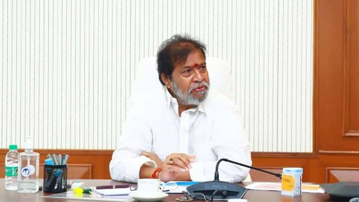 Telangana health minister hits back at BRS over Basti Dawakhanas