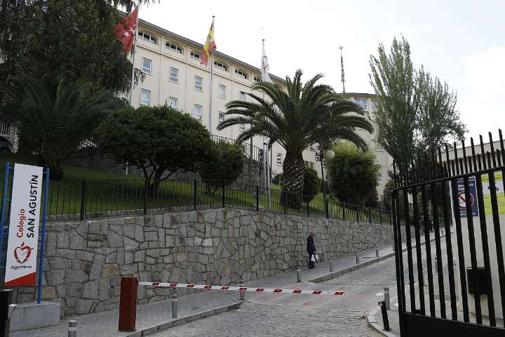 La paradoja del San Agustín: el colegio forma parte de la asociación que ha paralizado el aparcamiento del Bernabéu a la vez que da servicio al estadio como parking los días de partido