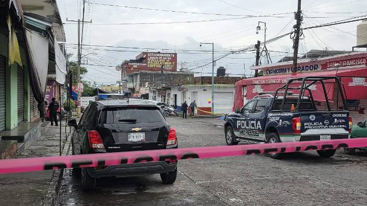 Hombre es asesinado frente a una carnicería en Cuautla