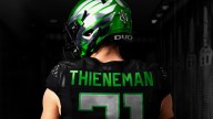 See photos of Oregon football's uniforms against…