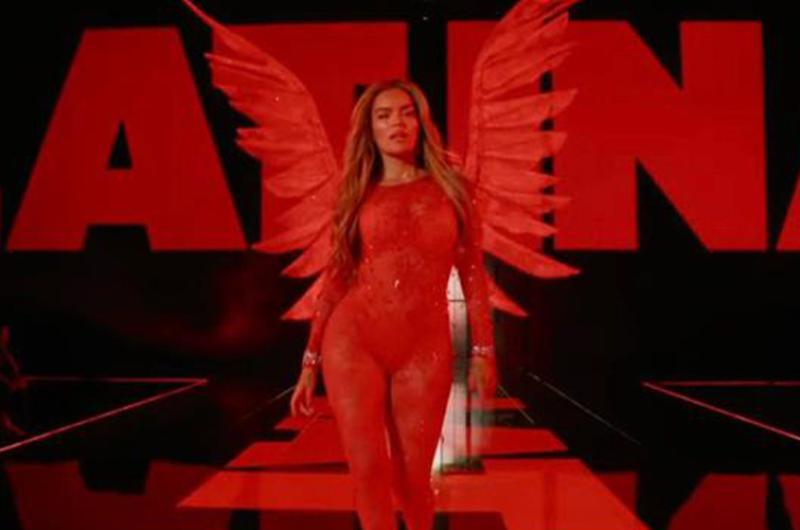 Karol G hace historia al cantar en el Victoria's Secret Fashion Show