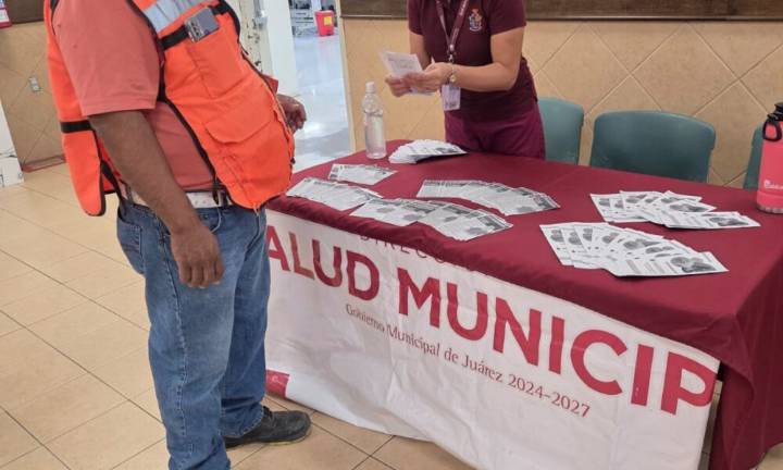 Dirección de Salud Municipal de Juárez lleva módulo informativo sobre consumo de drogas a empleados de maquiladora